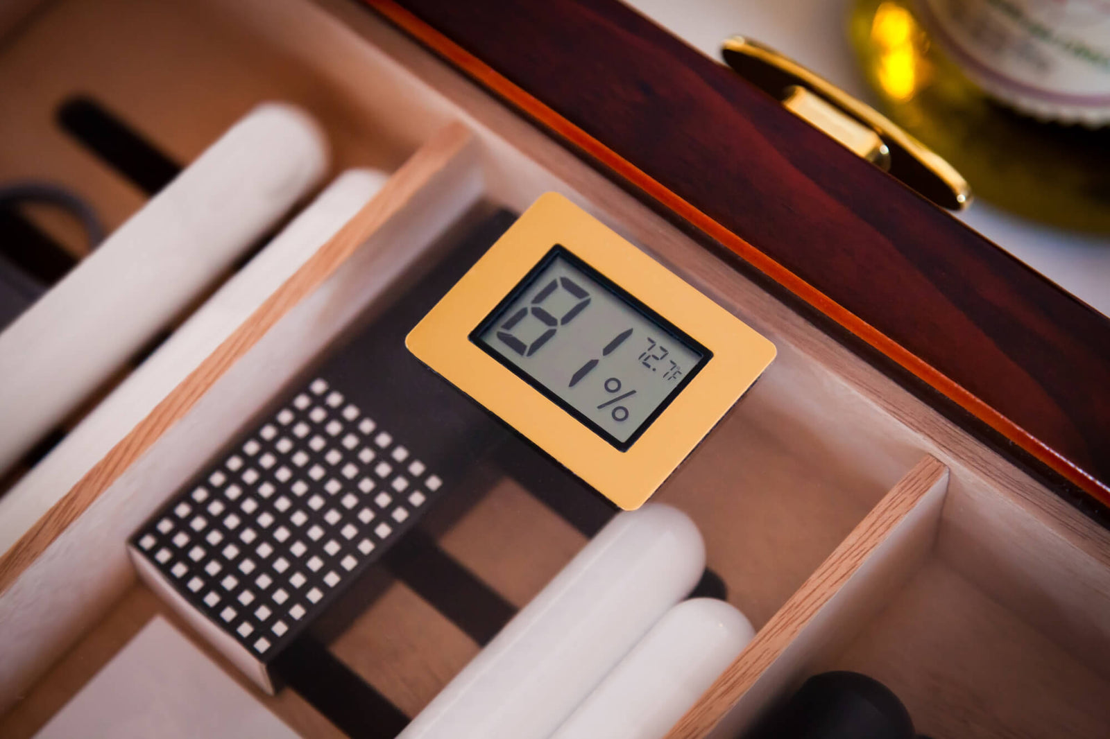 Traditional Humidors vs. Electric Humidors: A Clash of Timeless Tradition and Modern Mastery - Humidor Enthusiast