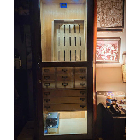 HUMIDOR SUPREME® Olde English Display Cabinet Humidor